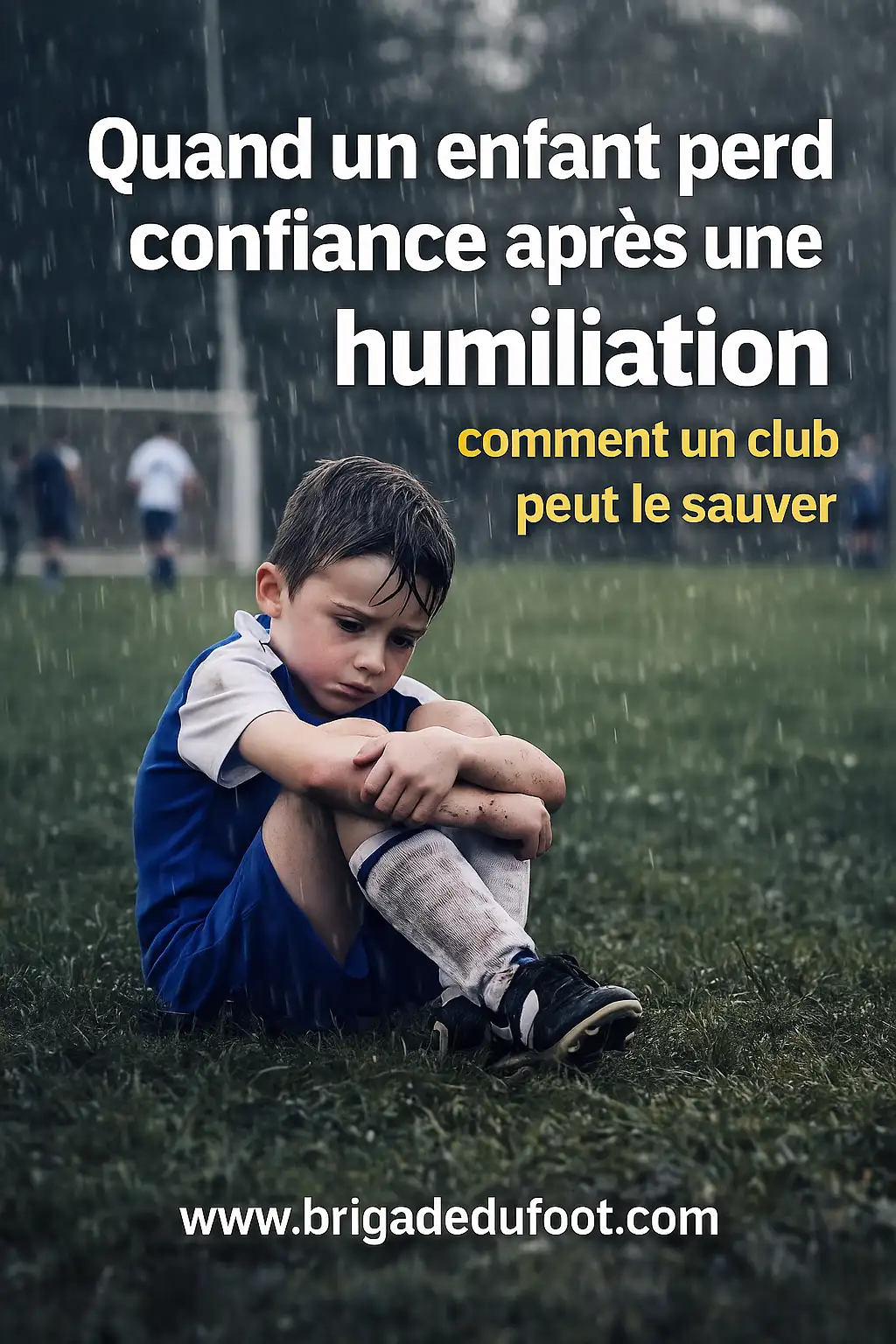Jeune joueur triste après un match de football amateur
